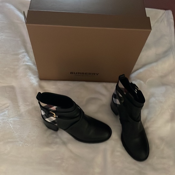 Burberry house check and leather ankle boots size 8 - Picture 3 of 9